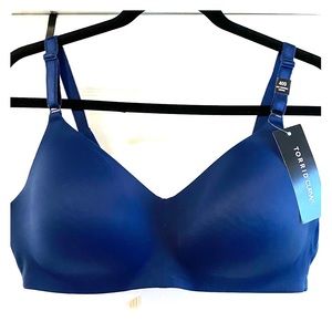 360° Back smoothing lightly lined wire-free bra.